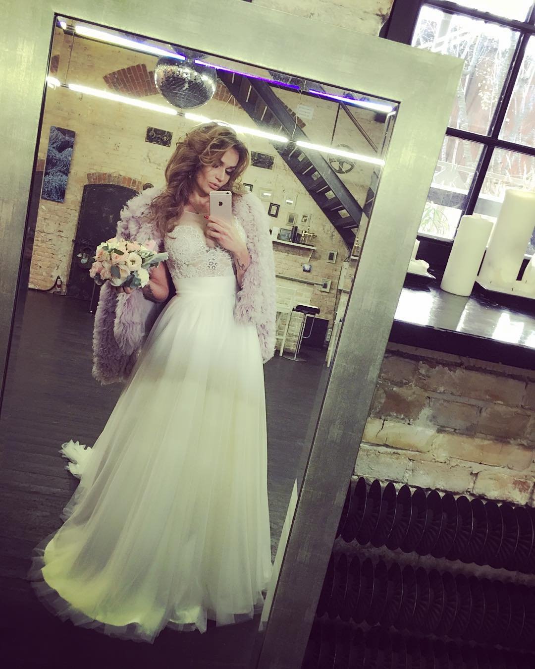 Алена Водонаева показала свое новое свадебное платье
