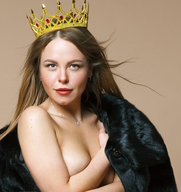 У российской модели plus-size Кати Жарковой появились последовательницы, решившиеся позировать обнаженными