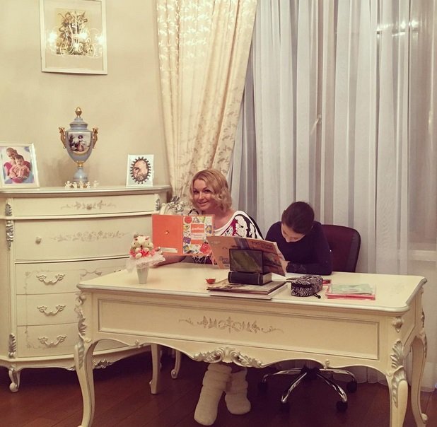 Анастасия Волочкова выпустила дочку на сцену