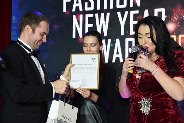 На церемонии вручения премии «Fashion New Awards 2016» Лолита Милявская устроила настоящее шоу