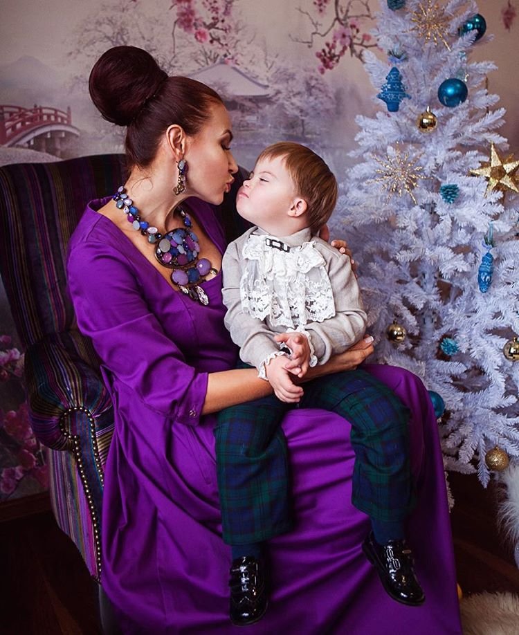 Эвелина Бледанс на Рождество устроила ролевые игры с сыном