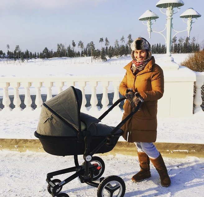 Анастасия Винокур отметила месяц со дня рождения сына на 20-градусном морозе