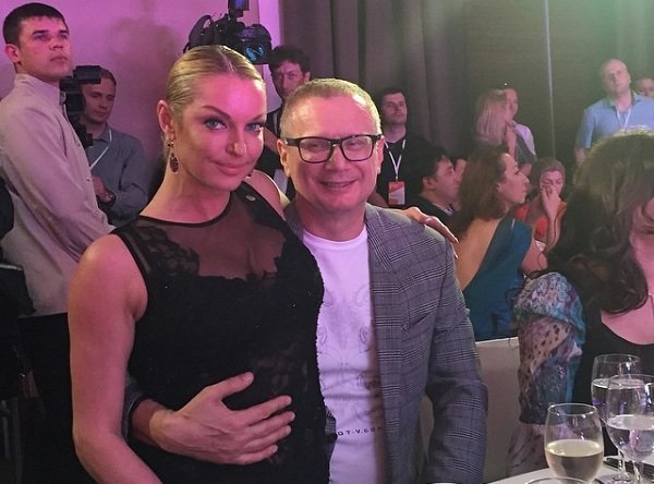 Андрей Ковалев и Анастасия Волочкова объявили о свадьбе