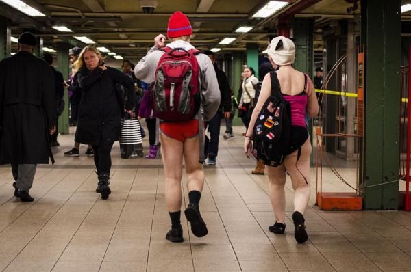 Флеш-моб "В метро без штанов" имел плохие последствия для россиян
