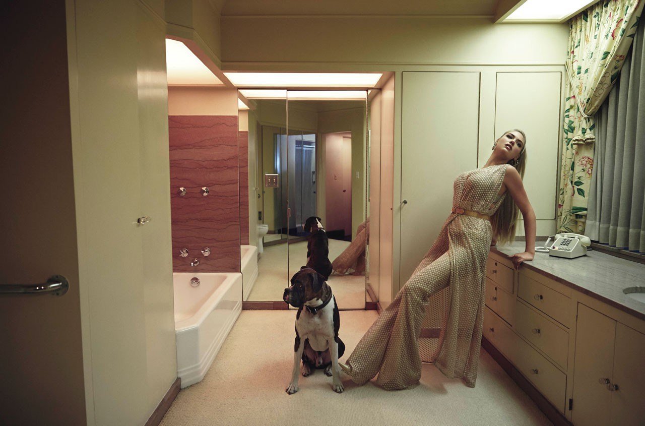 Кейт Аптон представила одинокую жизнь звезды в V Magazine