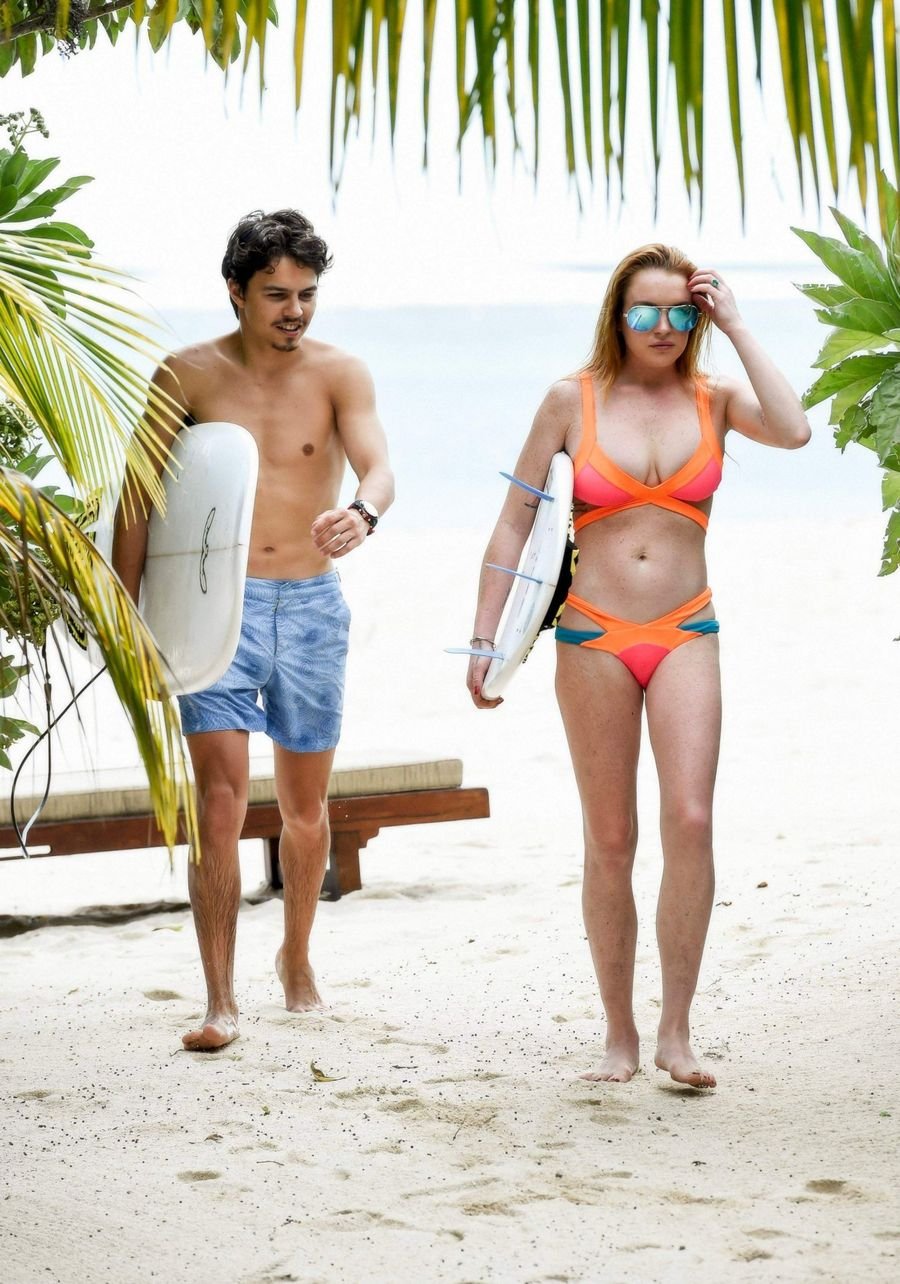 Линдси Лохан со своим бойфрендом на пляже