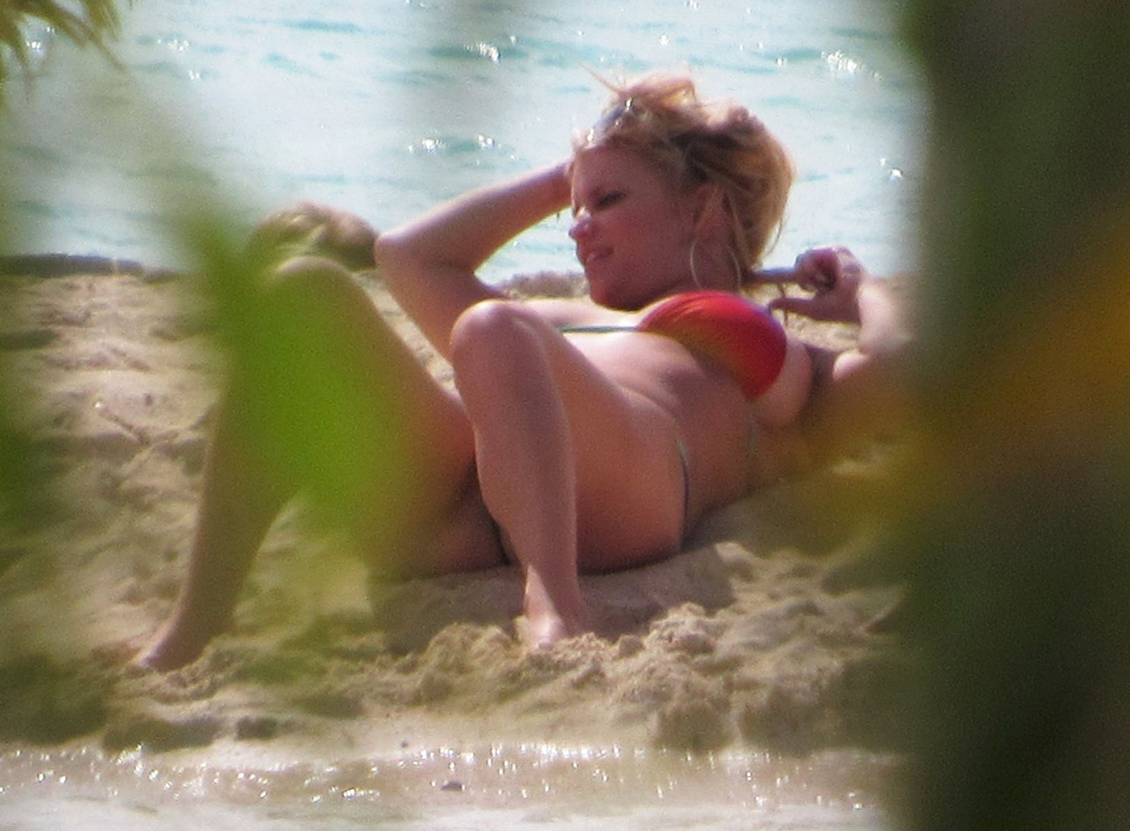 Джессика Симпсон на пляже во Французской Полинезии