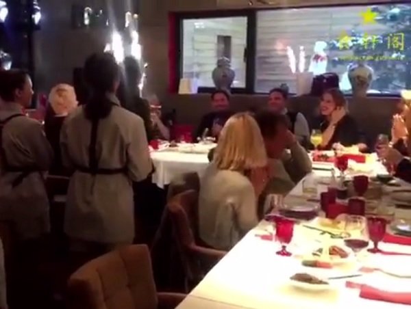 Перед отъездом в клинику Лапино, Ксения Собчак закатила вечеринку в китайском ресторане