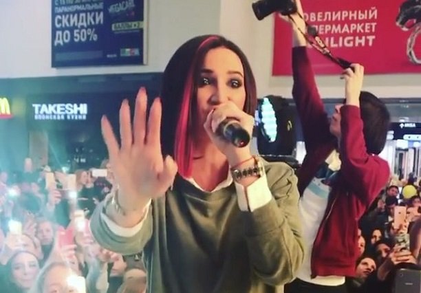 Ольга Бузова выступила без фонограммы