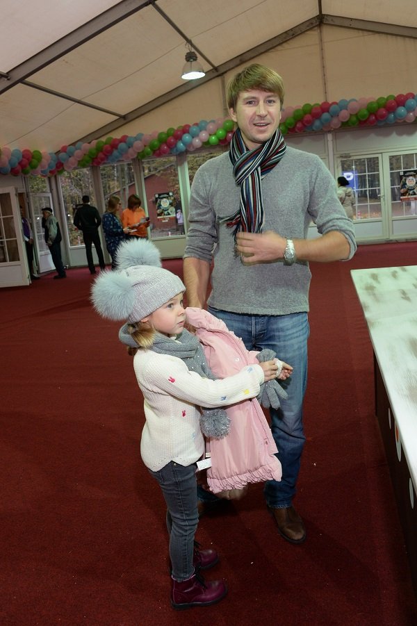 Алексей Ягудин взялся за воспитание старшей дочери Лизы