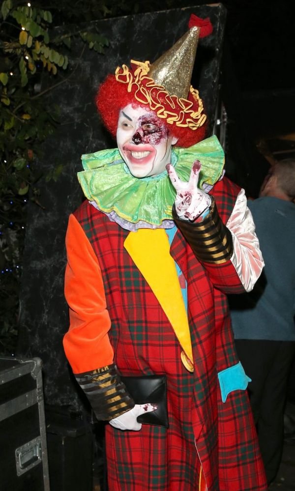 Самые необычные костюмы на Хэллоуин-пати у Джонатана Росса