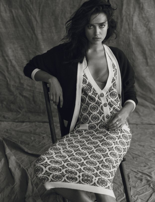 Модель Ирина Шейк появилась сразу на двух обложках Harper's Bazaar 2015