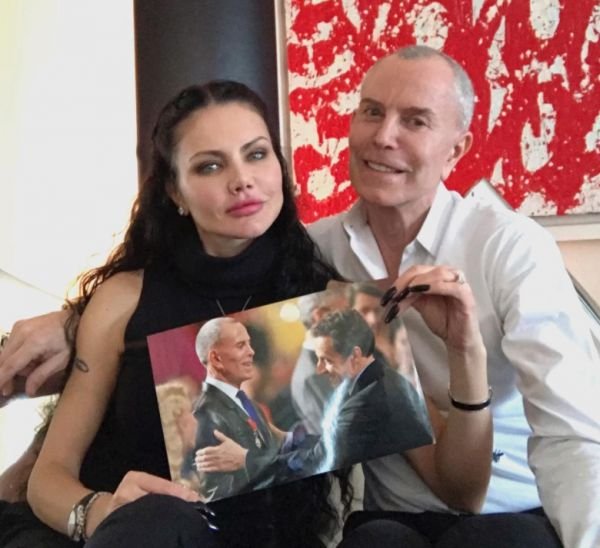 Певица и актриса Елена Галицына замечена в ресторане Парижа с мужчиной