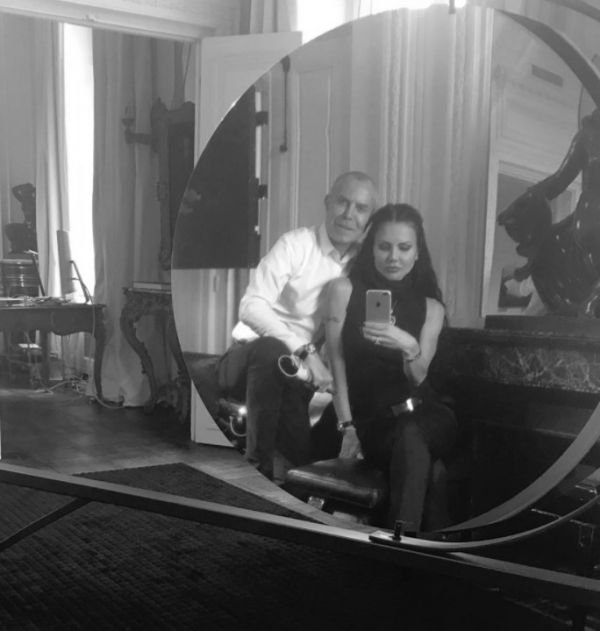 Певица и актриса Елена Галицына замечена в ресторане Парижа с мужчиной