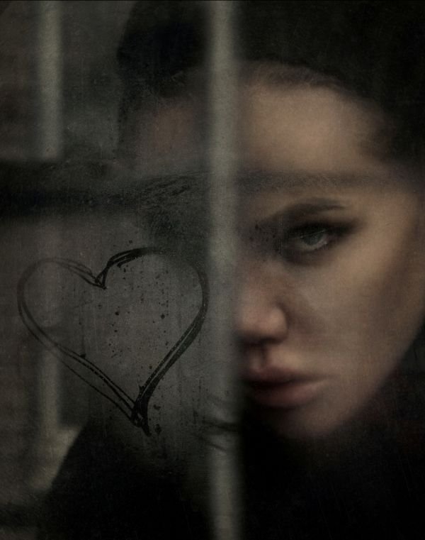 Кадры, леденящие душу: Елена Галицына снялась в мистической фотосессии